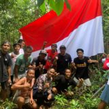 【バリ島　国際イベント】インドネシアの旗を掲げて：独立記念日の特別な一日