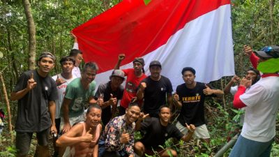 【バリ島　国際イベント】インドネシアの旗を掲げて：独立記念日の特別な一日