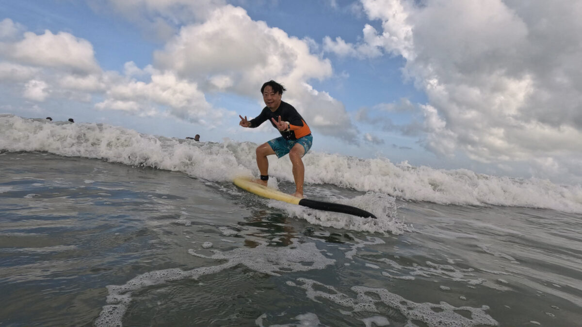 【バリ島　サーフィン】一対一で学ぶ、プライベートサーフィン体験