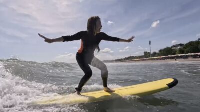 【初心者レッスン受付中】今年の夏はバリ島でサーフィンデビュー！
